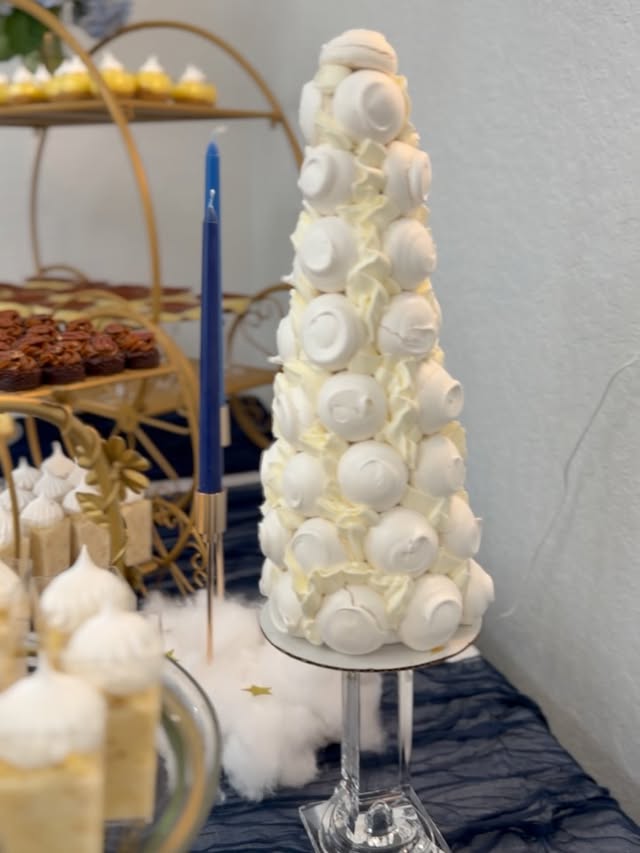 Artisanal cakes for beautiful celebrations and special needs. supporting visual